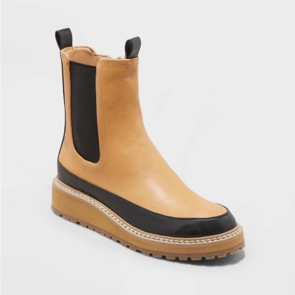 Universal Thread Tan and Black Ankle Boots